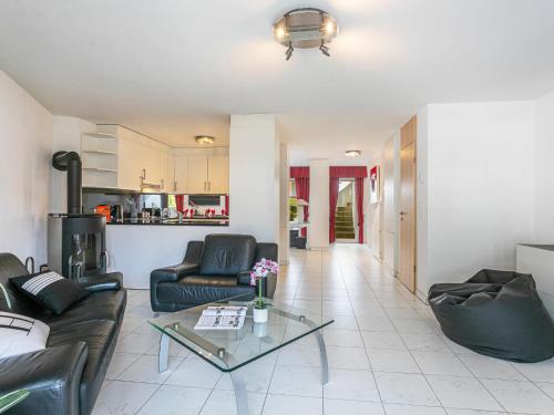ein Wohnzimmer mit einer Couch und einem Glastisch in der Unterkunft Apartment Vasco de Gama B6-R by Interhome in Bouveret