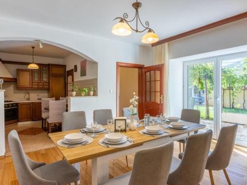 a dining room and kitchen with a table and chairs at Holiday Home Lukata by Interhome in Drivenik