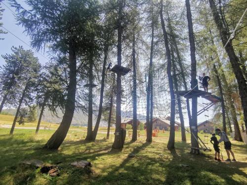 a group of people flying kites in the trees at Studio LE CLEMARION - SUPERDEVOLUY in Le Dévoluy