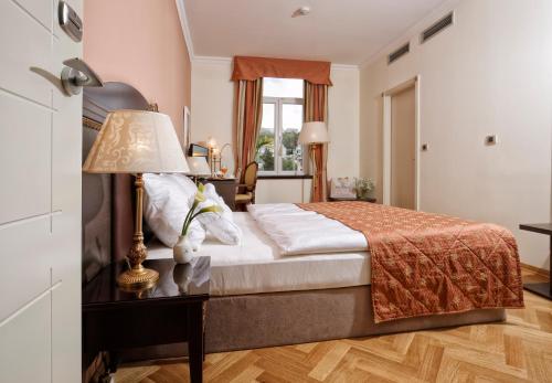 Katil atau katil-katil dalam bilik di Hotel Kvarner Palace