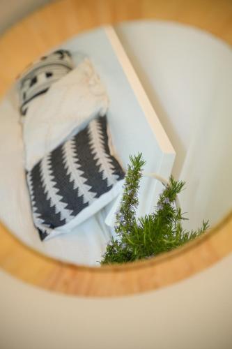 a mirror reflection of a blanket and a sock at matyóróza vendégház in Tard