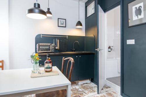 Foto dalla galleria di The Art Room Apartment a Cardigan