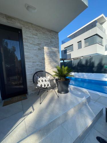 Πισίνα στο ή κοντά στο Boho Beach House Srima