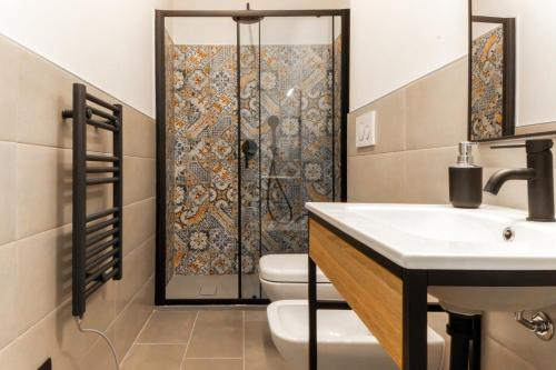 a bathroom with a toilet and a sink and a shower at Di Vin Roero in Vezza d'Alba