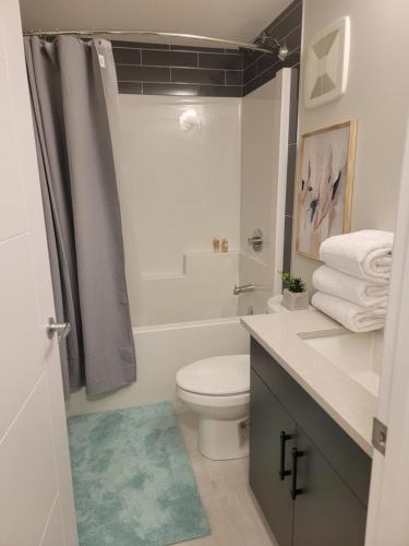 חדר רחצה ב-2-Bedroom Guest Suite