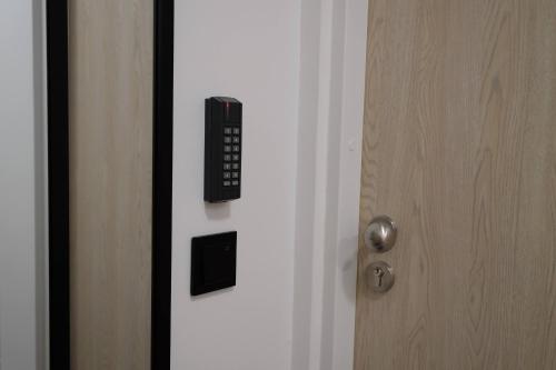 a door with a remote control attached to it at Apartamenty Centrum in Białystok