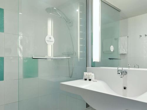 Koupelna v ubytování B&B HOTEL Cergy Port 4 étoiles
