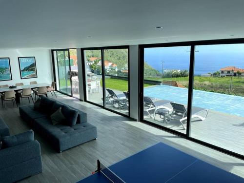 Panoramic View: Lux 3 bed with heated pool