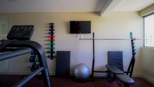 a room with a gym with a treadmill and a tv at Flat Completo Prox Manaíra Shopping e Praia in João Pessoa