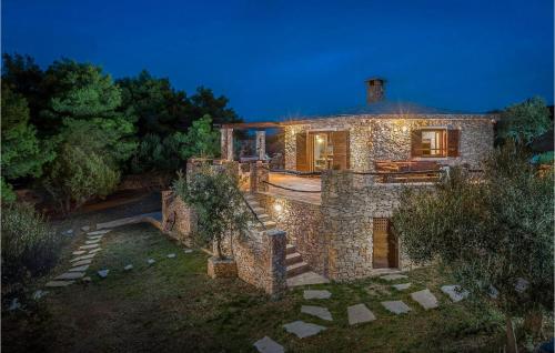 ポヴィヤにあるVilla Marioの大石造りの家