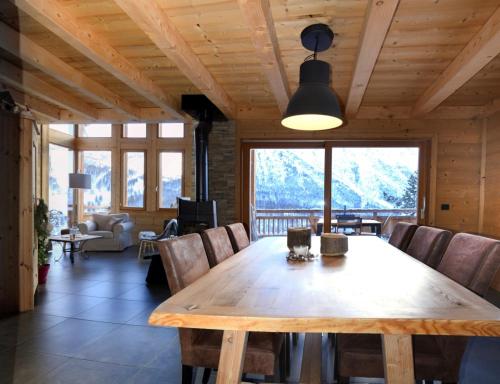 a dining room with a wooden table and chairs at Chalet Loan in Montgenèvre