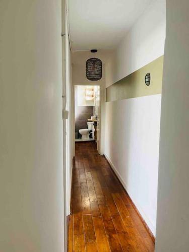 a hallway leading to a bathroom with a toilet at Heerlijk appartement Centrum Breda en restaurant! in Breda