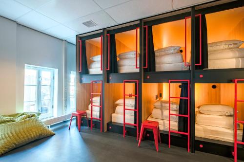 a room with a bunch of bunk beds at City Trip Hostels Amsterdam-Zaandam in Zaandam