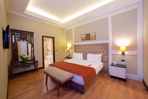 Ramada by Wyndham Istanbul Merterにあるベッド