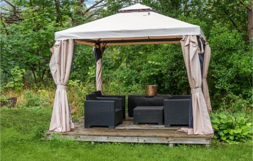 a gazebo with chairs and a table at Beautiful Home In Sjællands Odde in Yderby