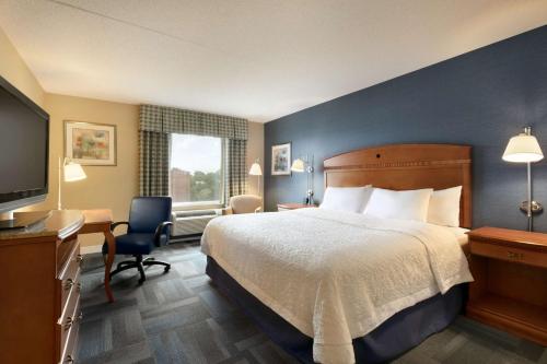 Hampton Inn New York - LaGuardia Airport Image
