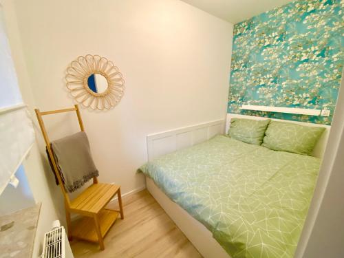 Posteľ alebo postele v izbe v ubytovaní Apartamenty Centrum Poznańska - Biały