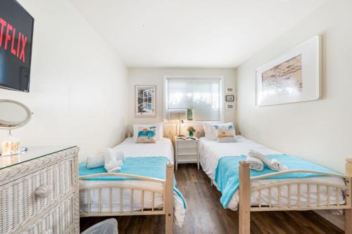 a bedroom with two beds and a window at Waterfront North Wildwood Anglesea Family Retreat in North Wildwood
