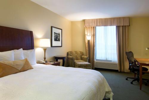 a hotel room with a bed and a desk at Hilton Garden Inn Seattle North/Everett in Mukilteo