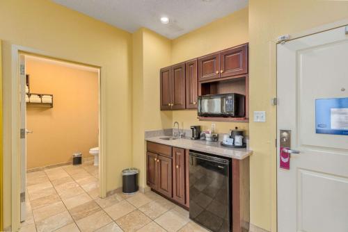 Dapur atau dapur kecil di Hampton Inn Owensboro