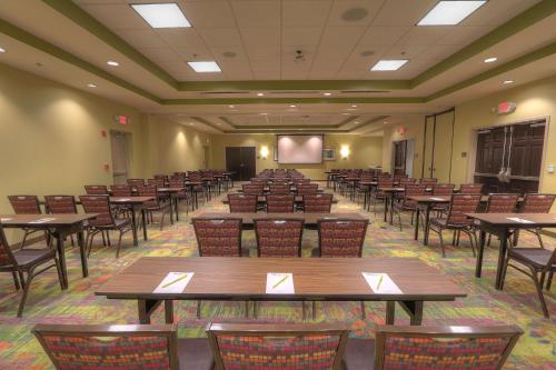 a conference room with tables and chairs and a screen at Hilton Garden Inn Pigeon Forge in Pigeon Forge