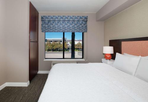 Hampton Inn Phoenix Airport North Image
