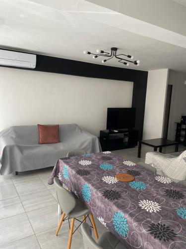 Ruang duduk di Super apt Parking + Clim 5 min du centre & gare