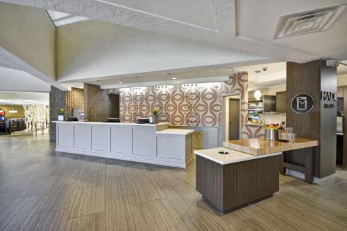 DoubleTree by Hilton Phoenix North Image