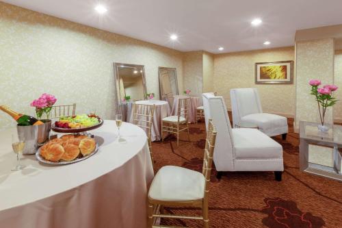 a room with a table with a plate of food at Hilton Garden Inn Pittsburgh University Place in Pittsburgh