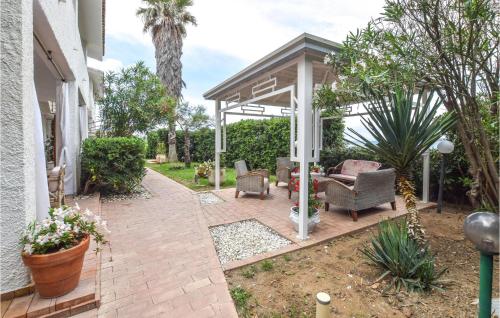 Stunning Apartment In Capo Rizzuto With Wifi And 1 Bedrooms