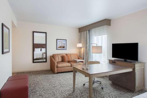 a hotel room with a desk and a television at Hampton Inn & Suites Pasco/Tri-Cities, WA in West Pasco
