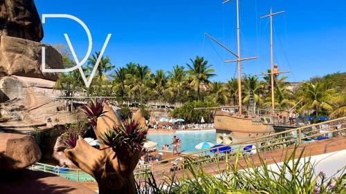 Bazén v ubytování Hotel Spazzio com Acesso Grátis Ao Acqua Park diRoma nebo v jeho okolí