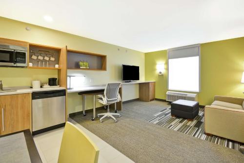 Kuchyň nebo kuchyňský kout v ubytování Home2 Suites By Hilton Rapid City