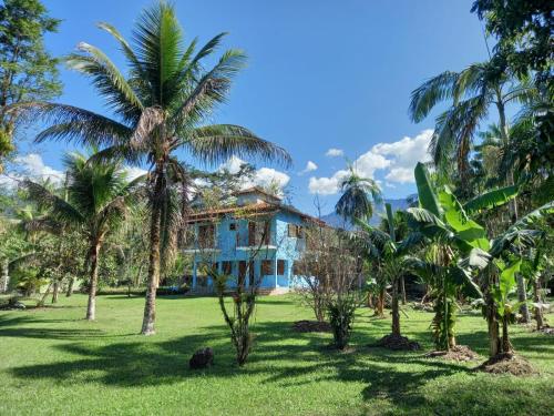 Casa na beira da cachoeira