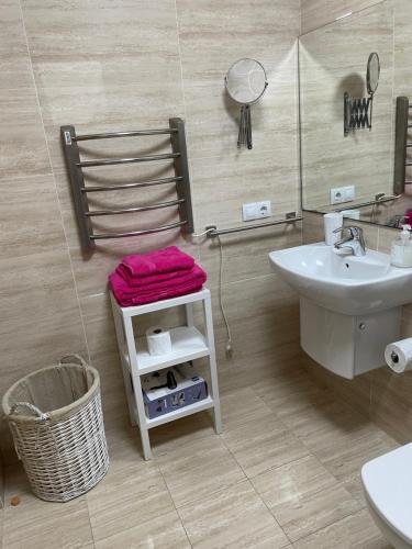 a bathroom with a sink and a toilet and a mirror at Apartamento Barbanza con plaza de garaje in Porto do Son