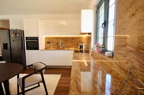 Una cocina o zona de cocina en Home Filip
