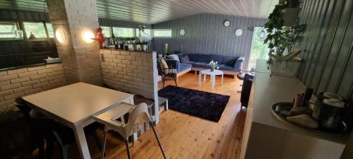 a small living room with a table and a couch at Noreflott - luxury offgrid cabin near Norefjell in Noresund