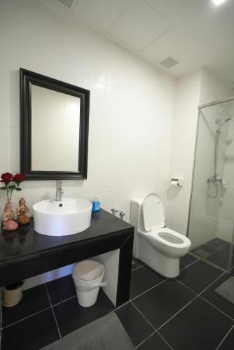 Koupelna v ubytování Gt Home encorp strand residence (alpha ivf )