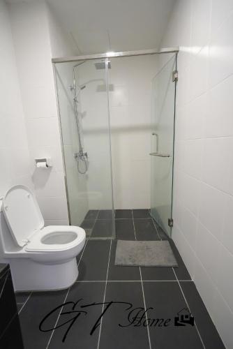 Koupelna v ubytování Gt Home encorp strand residence (alpha ivf )