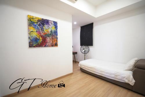 Postel nebo postele na pokoji v ubytování Gt Home encorp strand residence (alpha ivf )