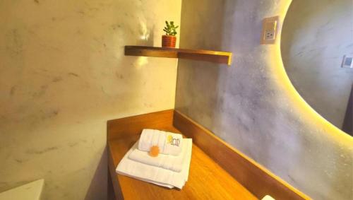 a room with a table with towels on it at Hotel Inti Quito in Quito