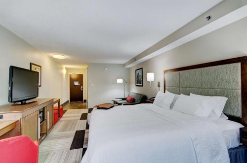 TV a/nebo společenská místnost v ubytování Hampton Inn Salem