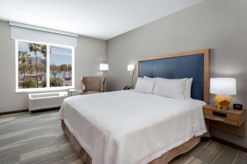 Hampton Inn & Suites San Diego Airport Liberty Station Image