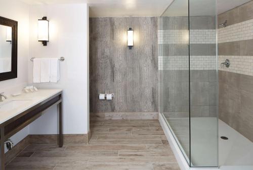 Ванная комната в Hilton Garden Inn Scottsdale Old Town