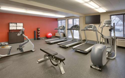 a gym with treadmills and ellipticals in a room at Hampton Inn Salt Lake City/Sandy in Sandy