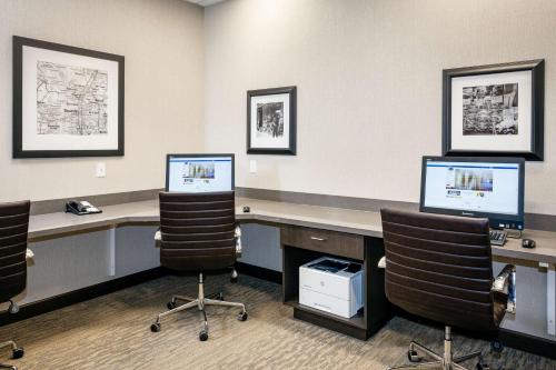 Hampton Inn & Suites by Hilton Seattle/Northgate Image
