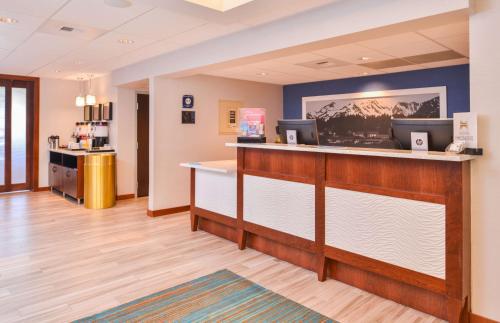 Hampton Inn Seattle Airport Image