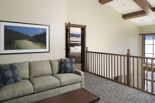 Гостиная зона в Hilton Grand Vacations Club Sunrise Lodge Park City