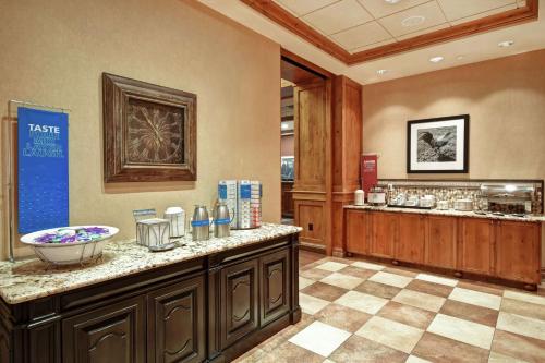 a hair salon with a counter with a sink at Hampton Inn & Suites Salt Lake City-West Jordan in West Jordan