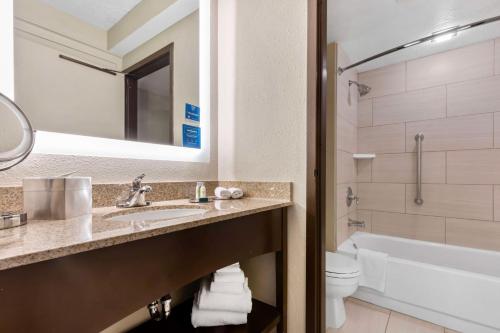 Koupelna v ubytování DoubleTree by Hilton Hotel Park City - The Yarrow